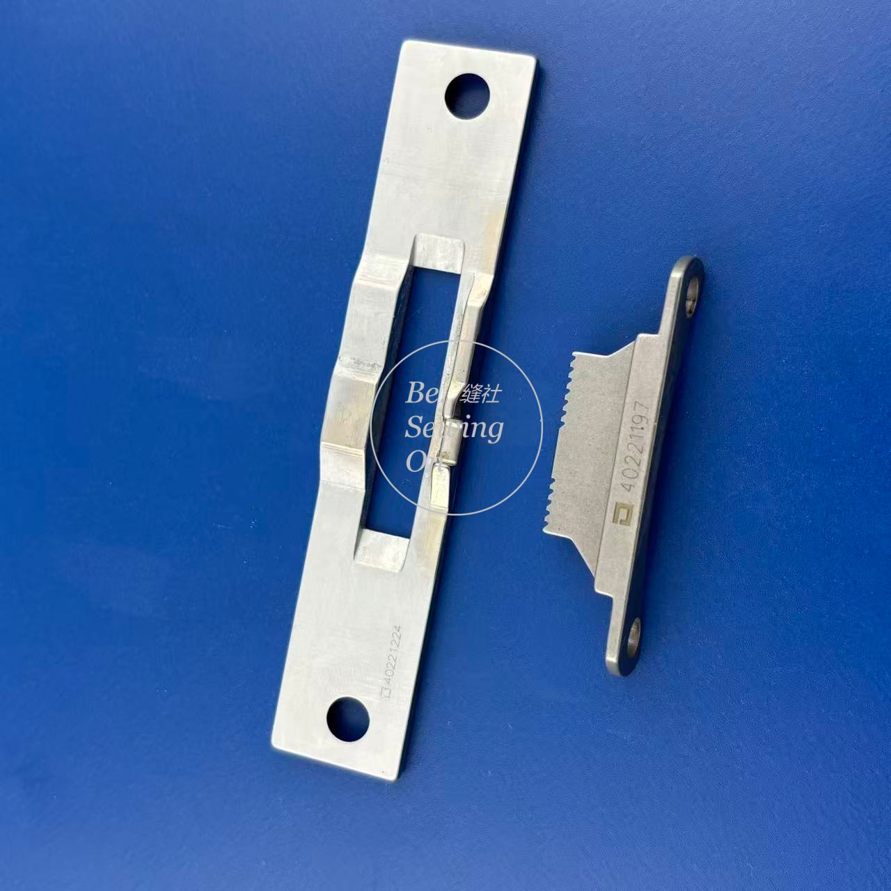 402-21224 Throat Plate 402-211 - Leather Needle Heavy recension och pris