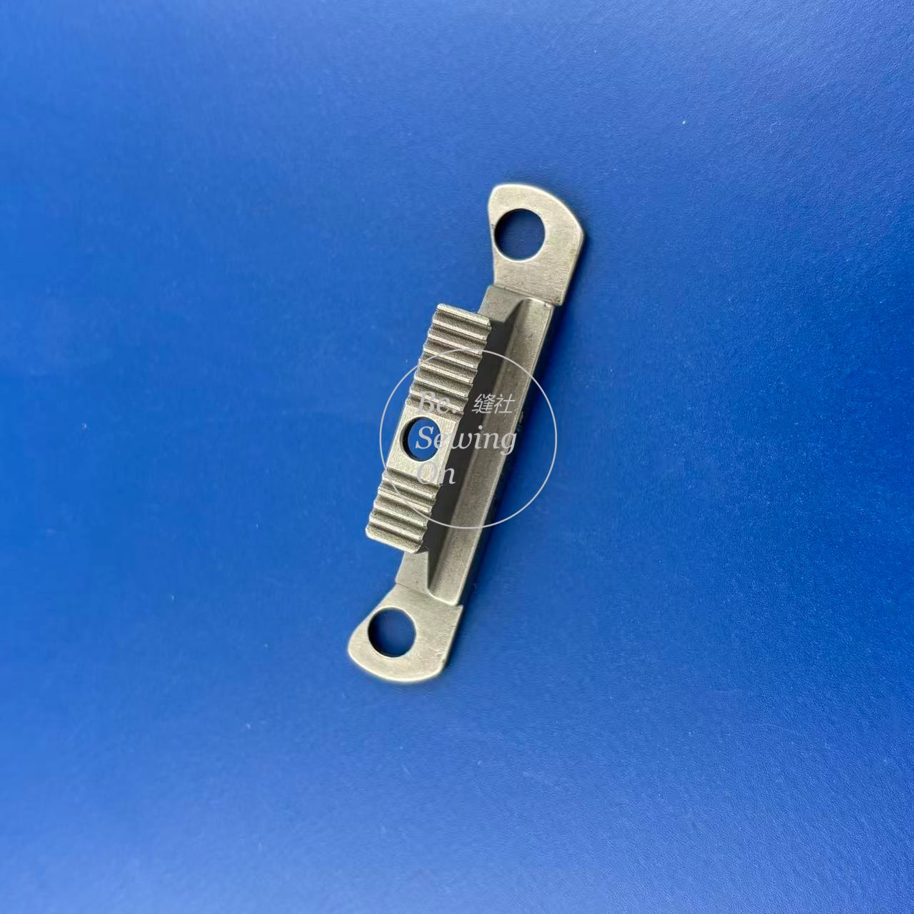 402-21224 Throat Plate 402-211 - Leather Needle Heavy recension och pris