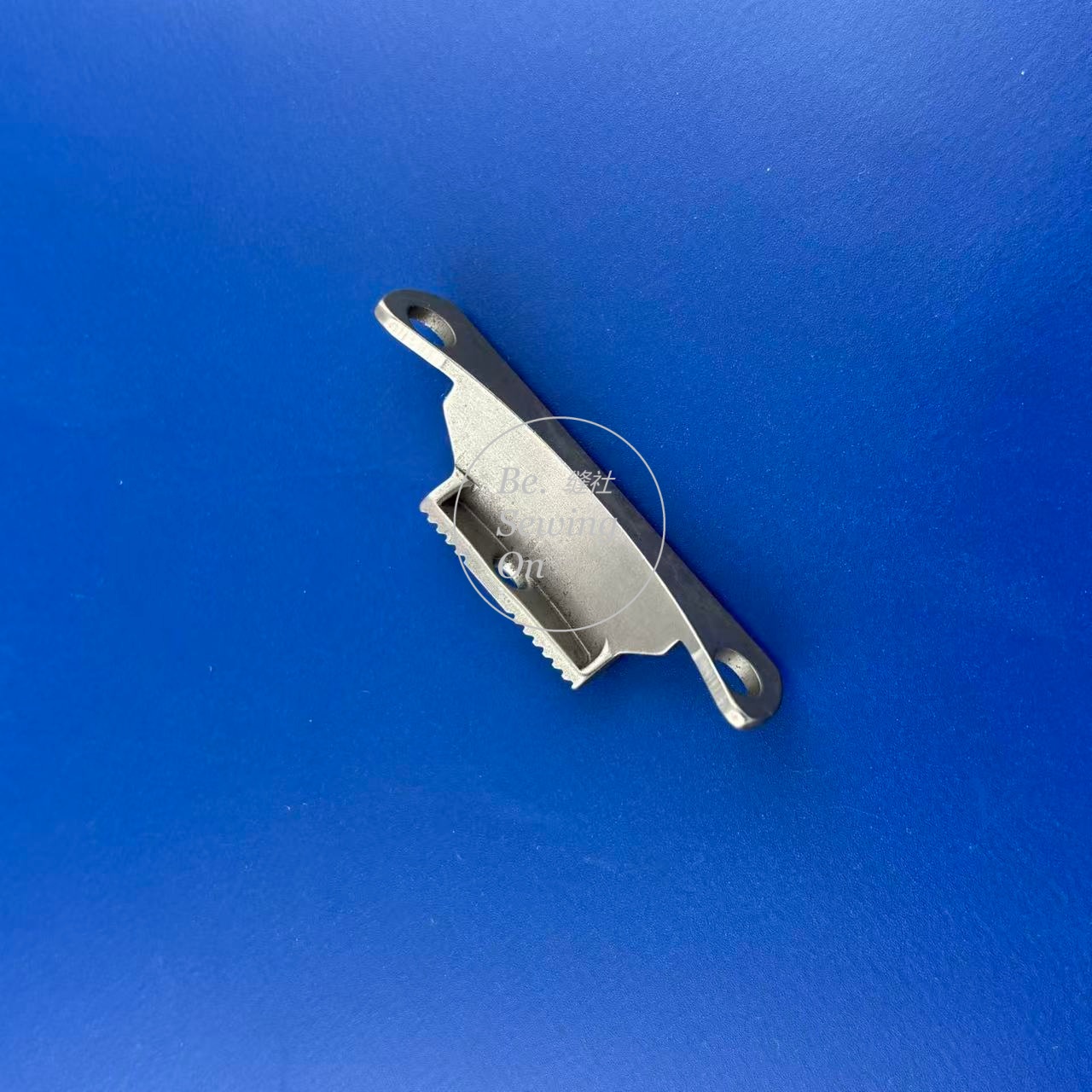 402-21224 Throat Plate 402-211 - Leather Needle Heavy recension och pris
