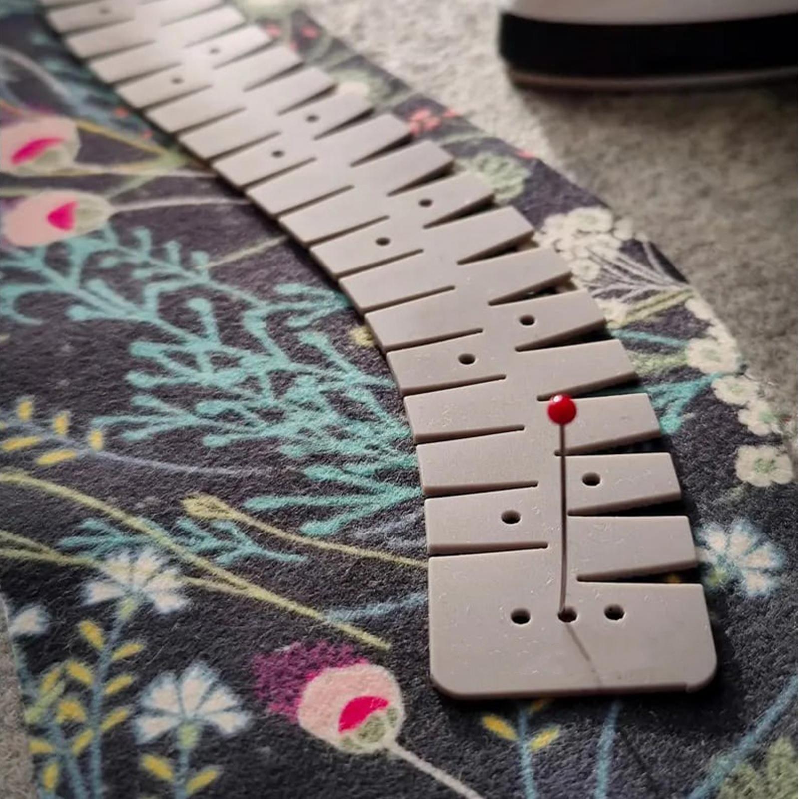 Silicone Hemming Ruler With Ma - Sewing Necessities recension och pris