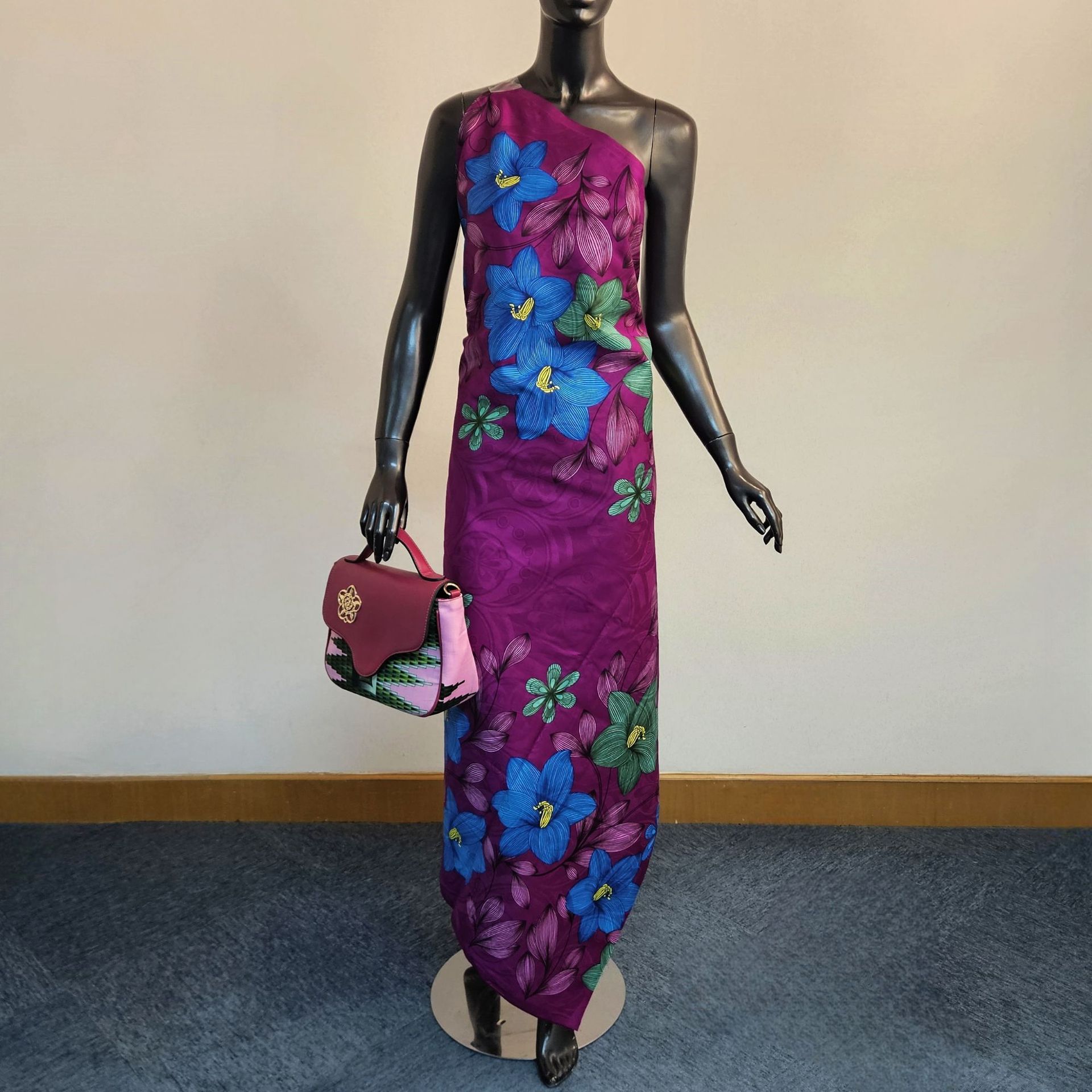 Floral Printed on Purple Blue  - Sewing Batik recension och pris