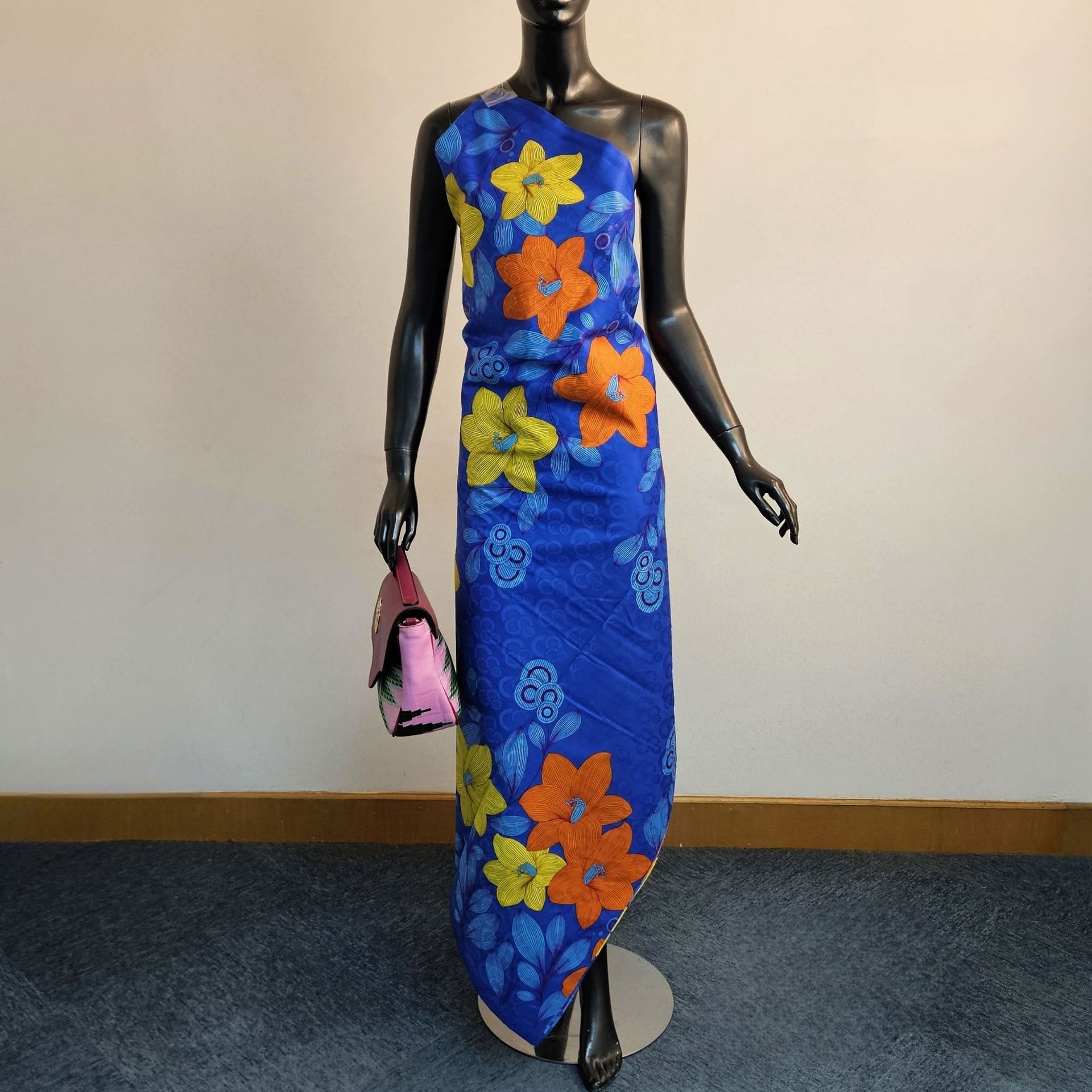Floral Printed on Purple Blue  - Sewing Batik recension och pris